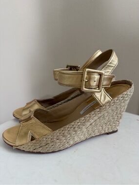 Diane Von Furstenberg Sudan Gold wedge espadrille sandals in 10